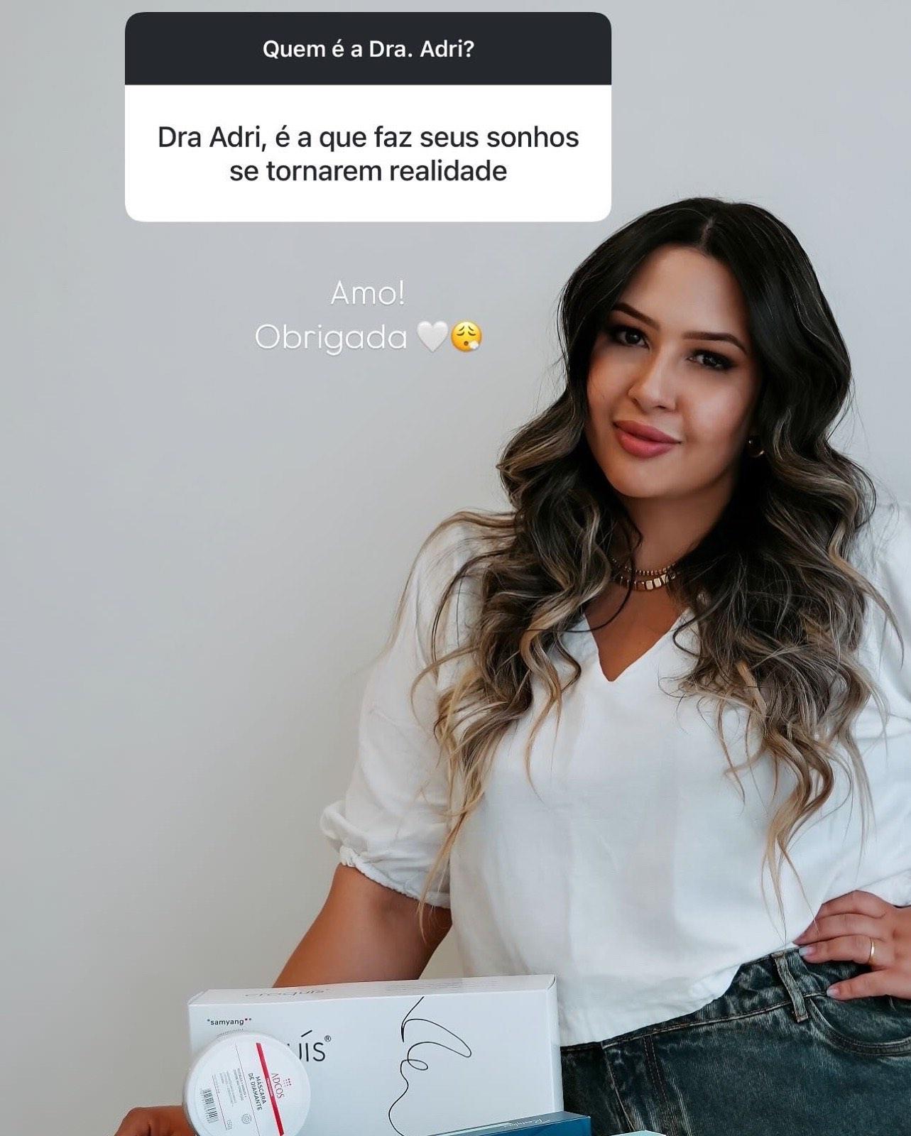 Dra. Adriane Camparoto, cirurgiã-dentista da The Face Clinic